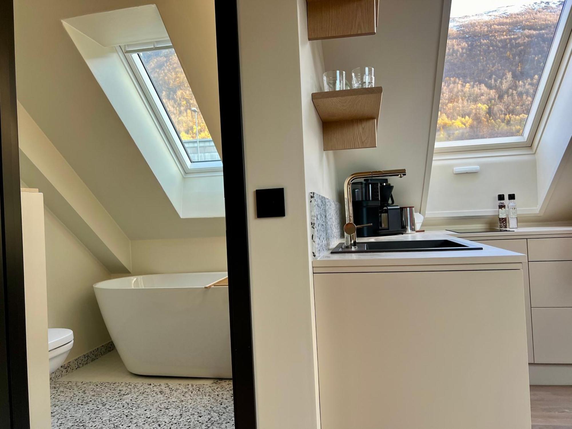 Urban Rooftop With Panoramic Sea View - Free Parking * Tromsø